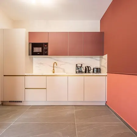Luxury W Balcony Next To Andrassy Road Apartament
