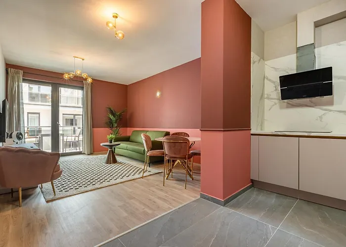 Luxury W Balcony Next To Andrassy Road شقة