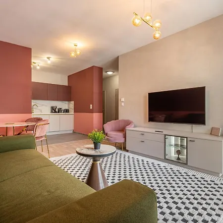Luxury W Balcony Next To Andrassy Road 아파트 *
