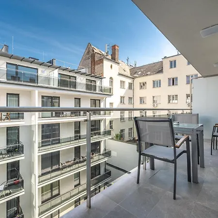 Luxury W Balcony Next To Andrassy Road
