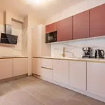 Apartment Luxury W Balcony Next To Andrassy Road