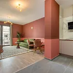 Luxury W Balcony Next To Andrassy Road Apartment