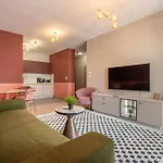 Luxury W Balcony Next To Andrassy Road Apartment *