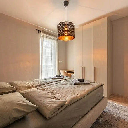 Apartment Luxury W Balcony Next To Andrassy Road
