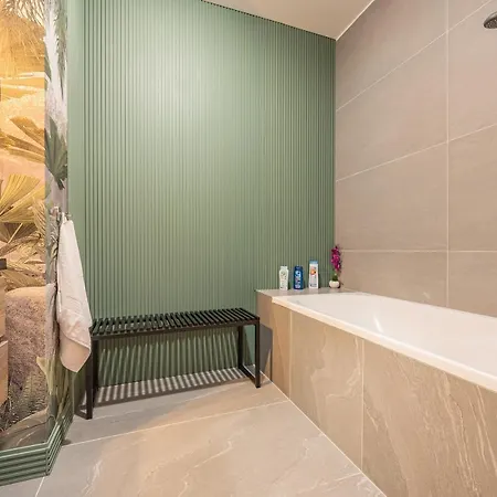Apartment Luxury W Balcony Next To Andrassy Road *