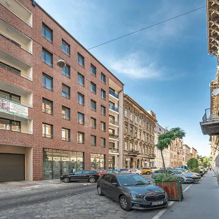 Luxury W Balcony Next To Andrassy Road アパート *
