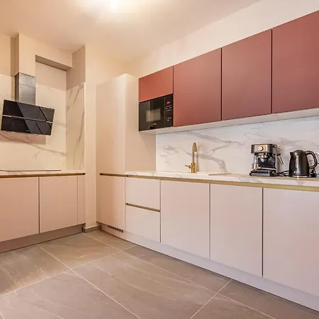 Apartment Luxury W Balcony Next To Andrassy Road