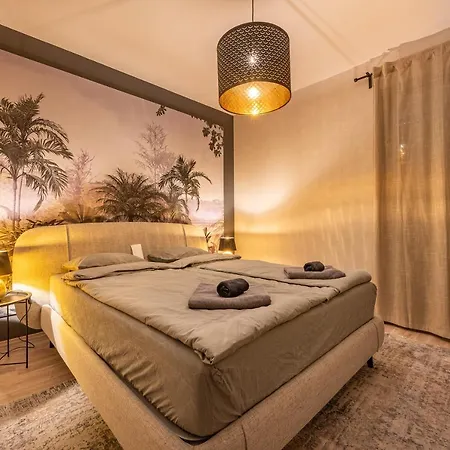アパート Luxury W Balcony Next To Andrassy Road ブダペスト