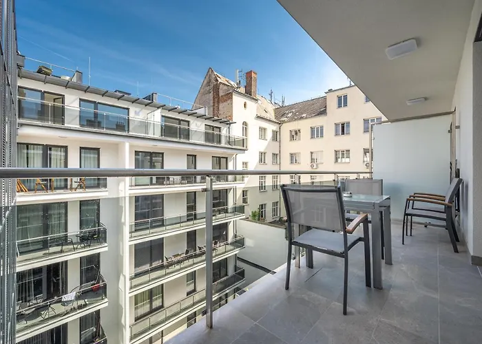 Luxury W Balcony Next To Andrassy Road